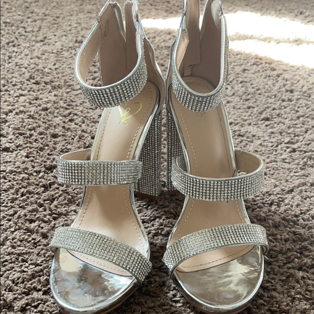 Silver heels ✨